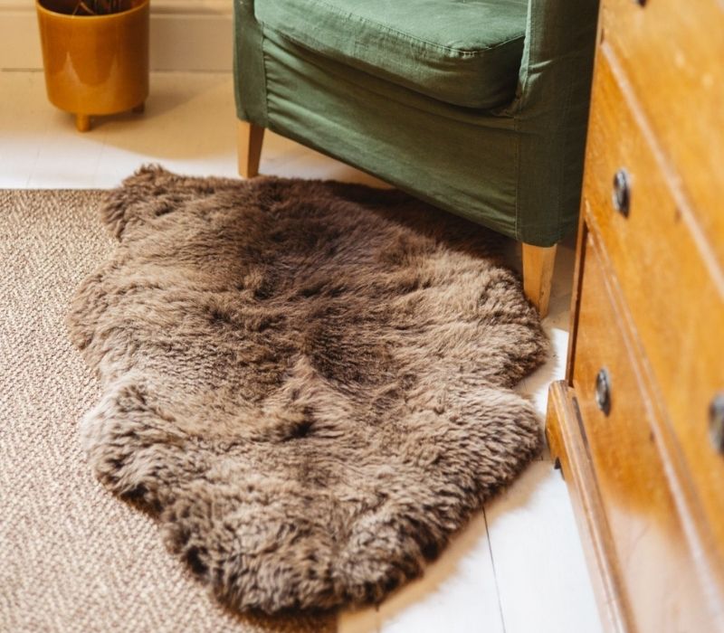 NATURAL BROWN LARGE SHEEPSKIN RUG 105X66CMS