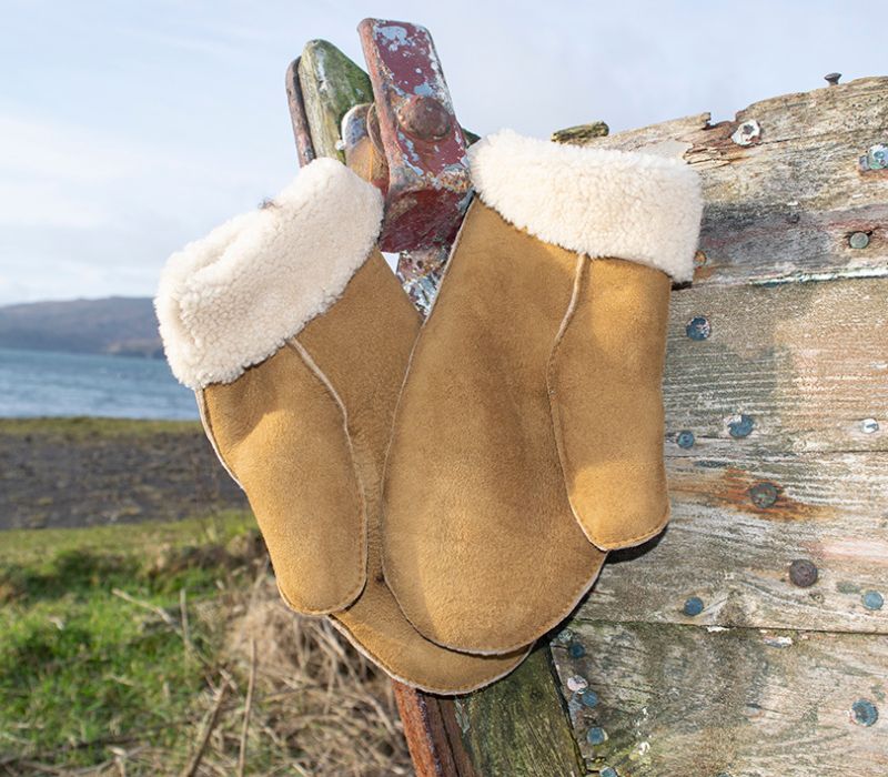 SHEEPSKIN MITTENS (CHOICE OF COLOURS)