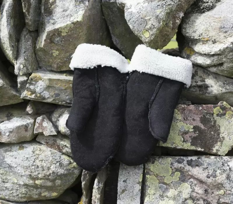 SHEEPSKIN MITTENS (CHOICE OF COLOURS)