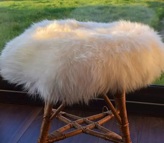 LARGE ROUND SHEEPSKIN SEAT PAD IN WHITE, BROWN OR GREY