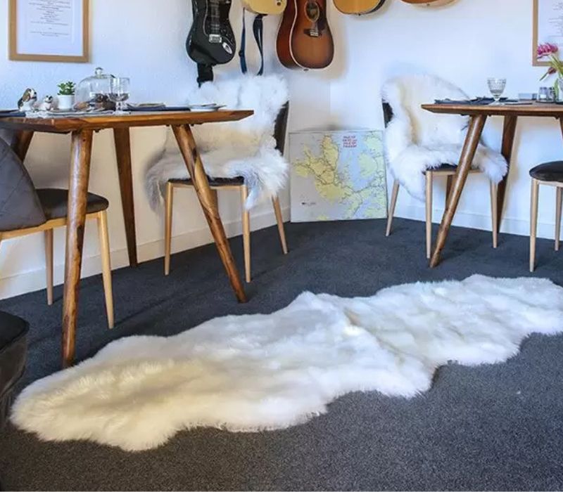 MERINO SHEEPSKIN END TO END SHEEPSKIN RUG/THROW 185X70CMS