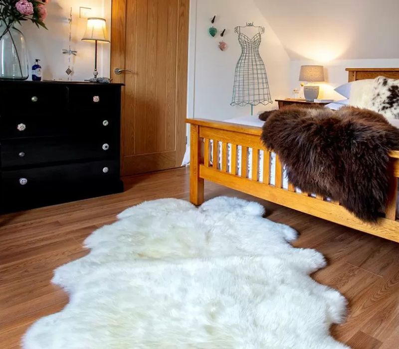 MERINO QUAD SHEEPSKIN RUG 185X105CMS