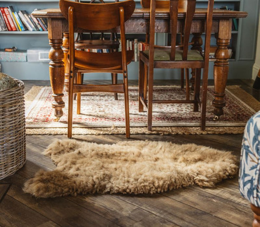 Manx Loaghtan Sheepskin Rug (Peel) - Tùs: Red Mie Farm