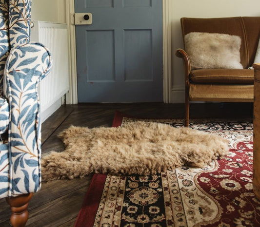 Manx Loaghtan Sheepskin Rug (Ramsey) - Tùs: Red Mie Farm