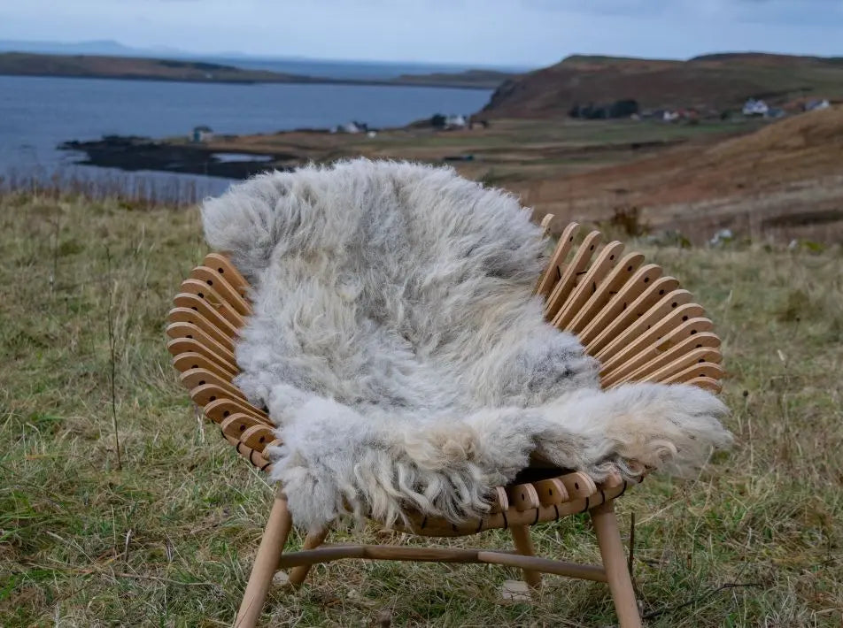 HERDWICK LARGE SHEEPSKIN RUG (TÙS - MILLBECK FARM)