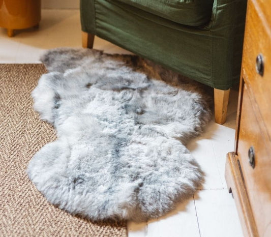 SOFT GREY LARGE SHEEPSKIN RUG/THROW