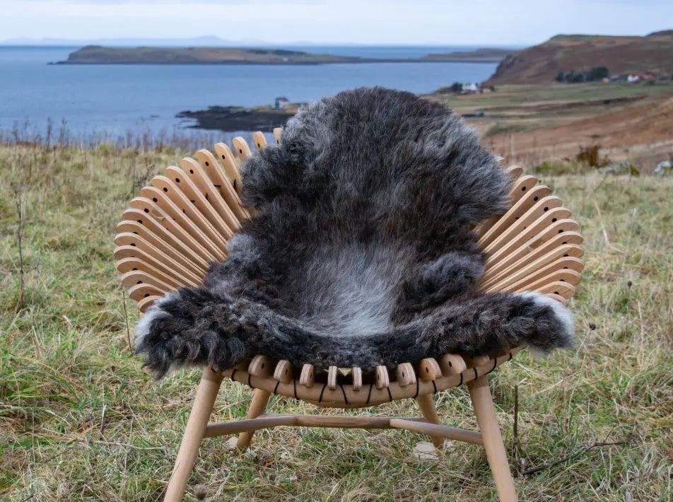 HERDWICK LARGE SHEEPSKIN RUG (TÙS - MILLBECK FARM)