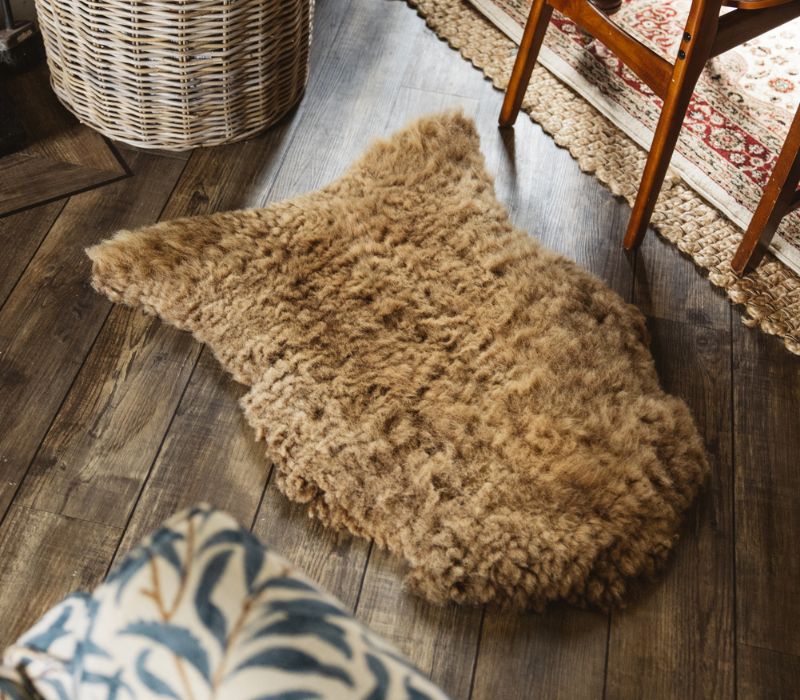 Manx Loaghtan Sheepskin Rug (Peel) - Tùs: Red Mie Farm