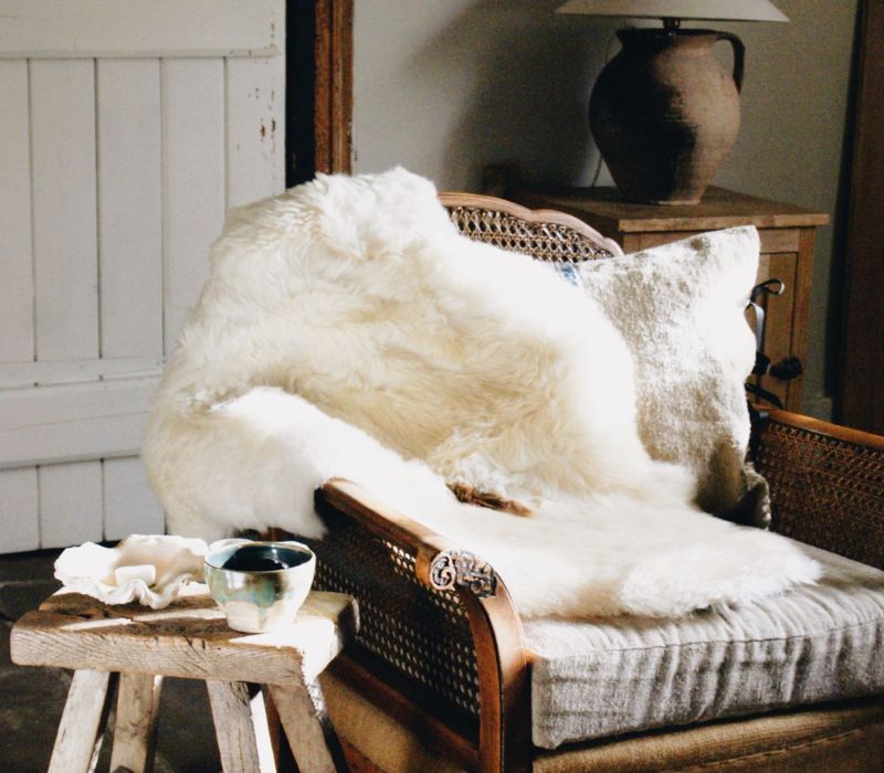 SPOT LARGE SHEEPSKIN RUG 95 TO 100CM X 65CM