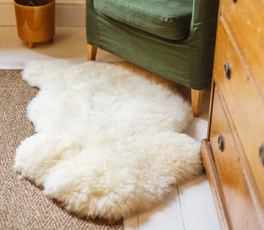 NATURAL WHITE LARGE SHEEPSKIN RUG 105X66CMS SHEEPSKIN RUG/THROW