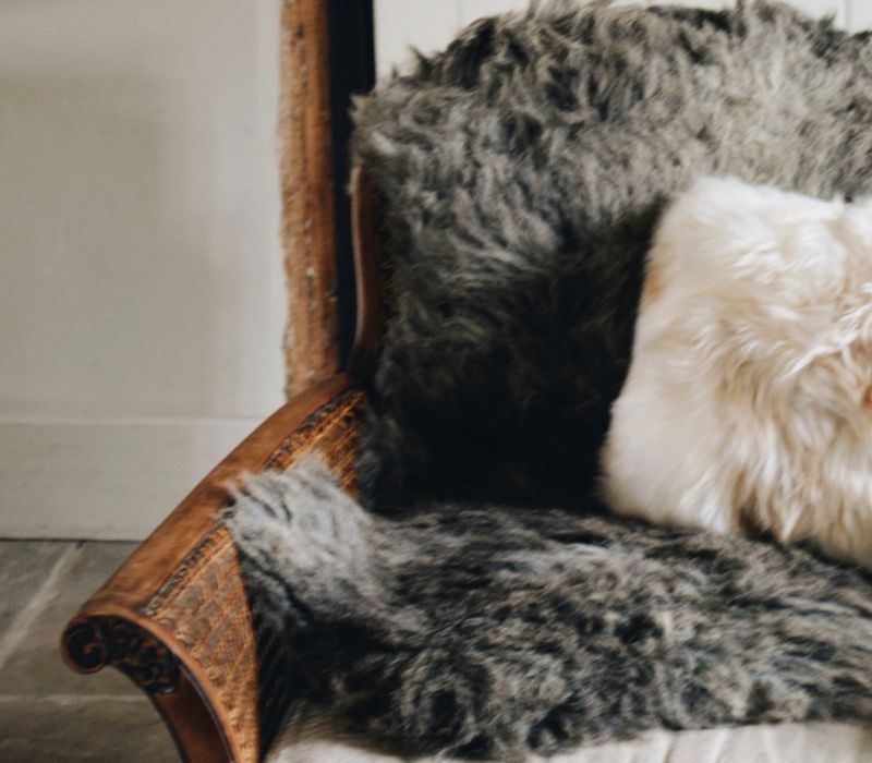 HERDWICK LARGE SHEEPSKIN RUG (TÙS - MILLBECK FARM)