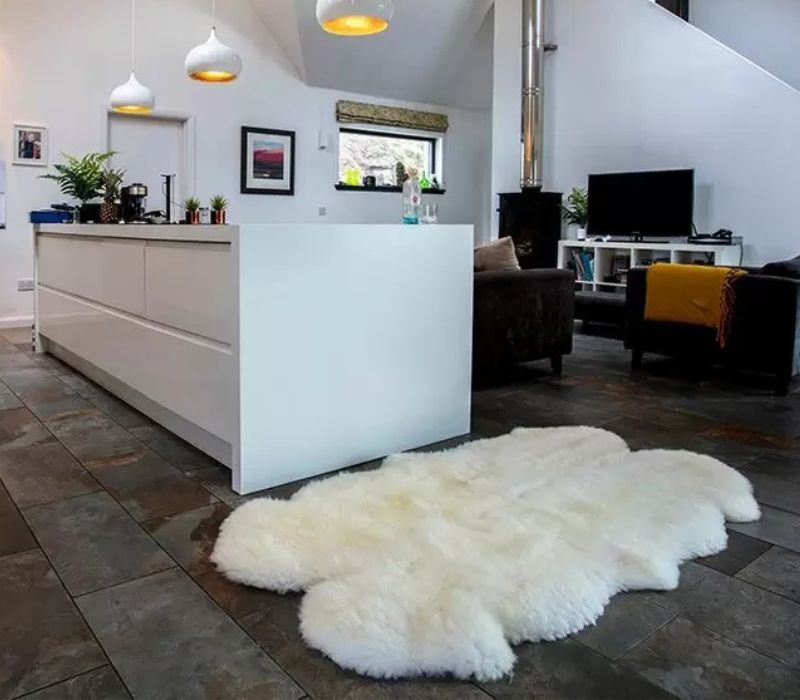 NATURAL WHITE QUAD 185X105CMS SHEEPSKIN RUG/THROW