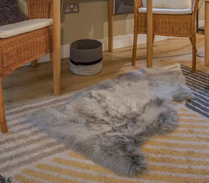 SOFT GREY LARGE SHEEPSKIN RUG/THROW