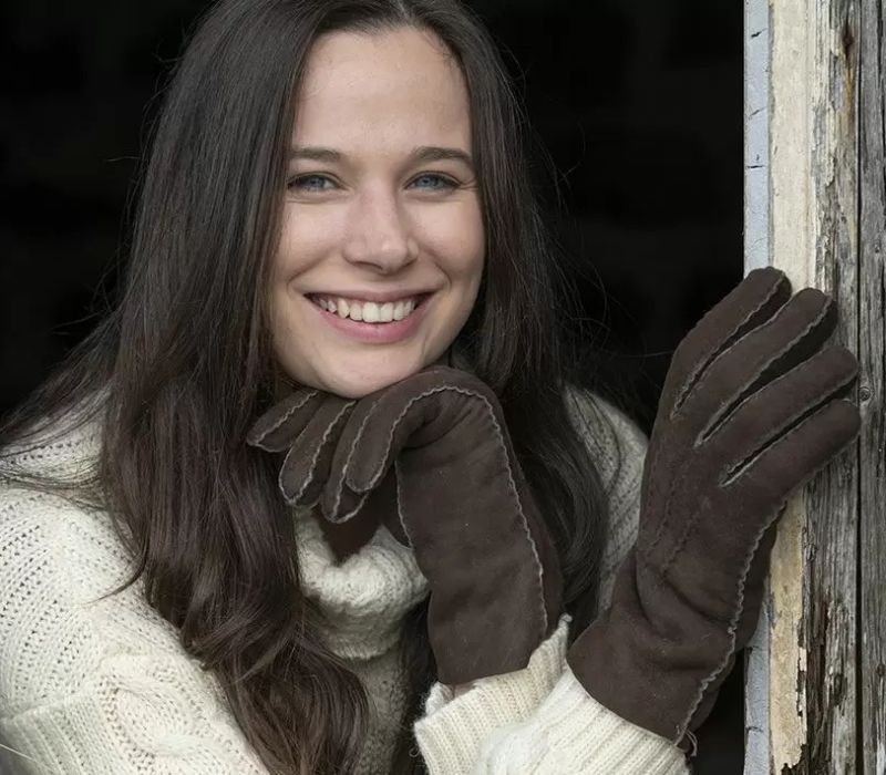 LADIES' SHEEPSKIN GLOVES (CHOICE OF THREE COLOURS) HANDSEWN