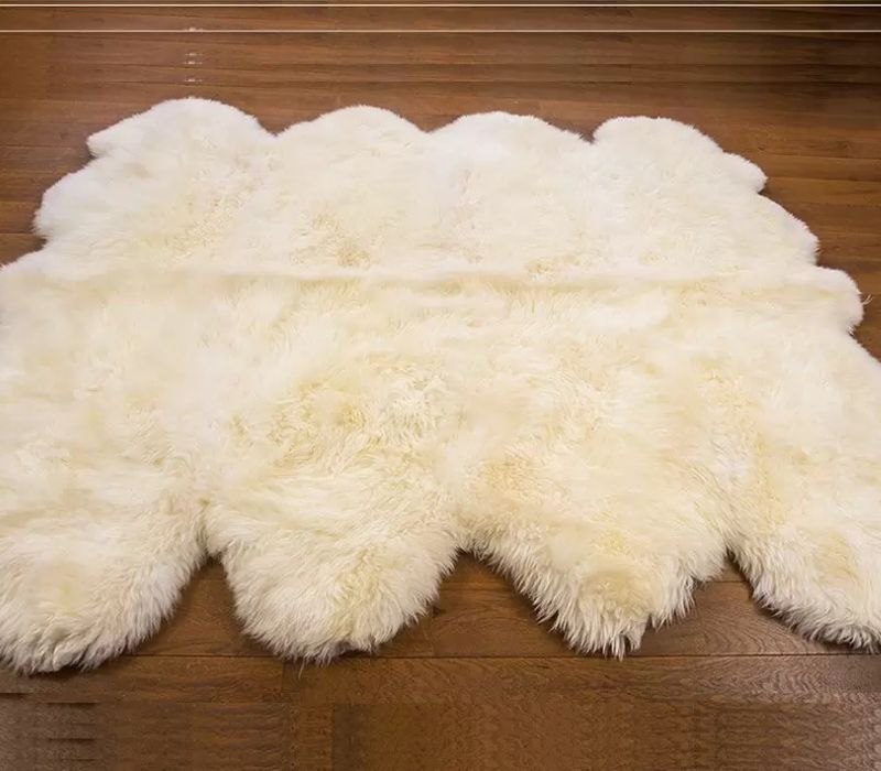 NATURAL WHITE OCTO 190X190CMS SHEEPSKIN RUG